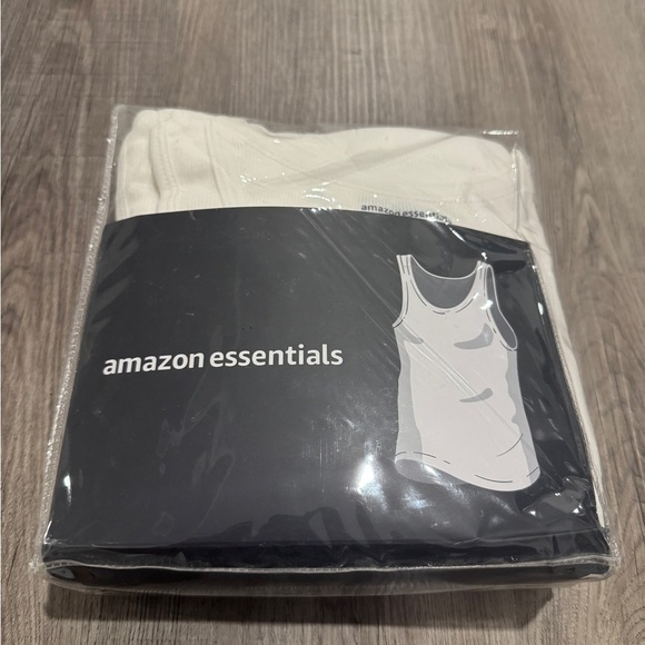 Amazon Essentials Men's Lightweight Tank Undershirts, Pack of 6 - Picture 4 of 5